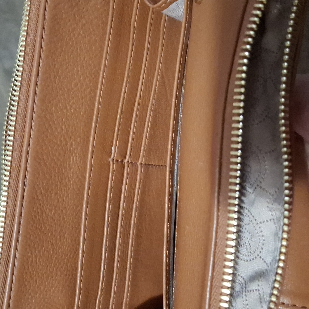 Michael Kors Tan Leather Fulton Crossbody Bag. - Picture 14 of 16